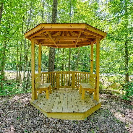 Cozy Tennessee Retreat With Patio And Charcoal Grill!
